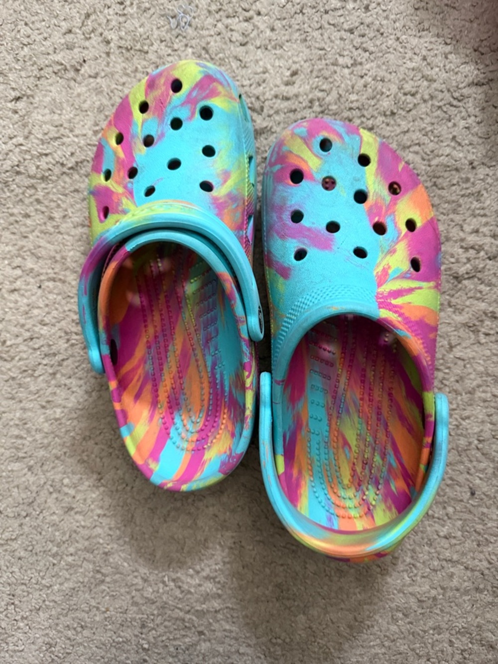 CROCS Woman’s Tie-Dye Turquoise Pink Yellow Splash Clogs
